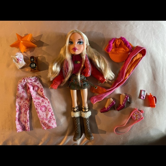 (SOLD) Campfire Cloe (2005) | Bratz - Picture 12 of 14